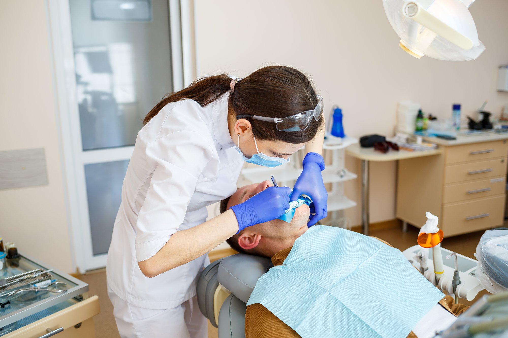 woman-dentist-examines-the-patient-with-instrument-2025-09-09-19-10-12-utc woman-dentist-examines-the-patient-with-instrument-2025-09-09-19-10-12-utc